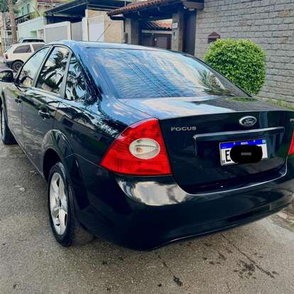 FORD-FOCUS-2010