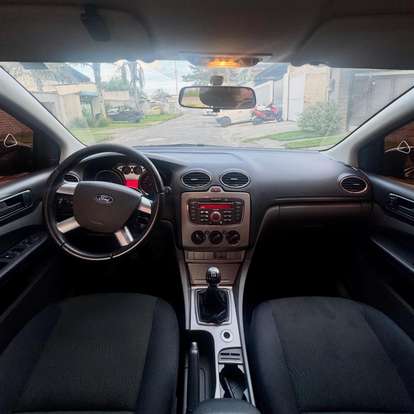 FORD-FOCUS-2010