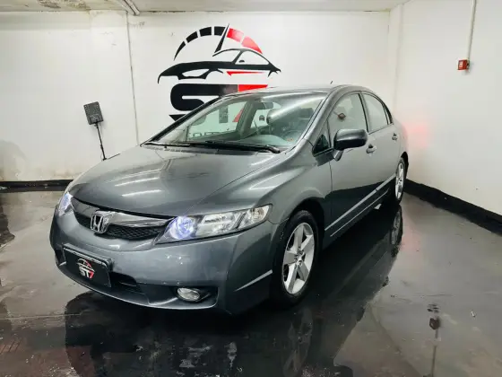 HONDA CIVIC 1.8 LXS 16V FLEX 4P AUTOMÁTICO HONDA CIVIC 1.8 LXS 16V FLEX 4P AUTOMÁTICO