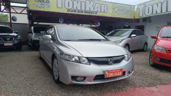 HONDA CIVIC 1.8 LXS 16V FLEX 4P AUTOMÁTICO HONDA CIVIC 1.8 LXS 16V FLEX 4P AUTOMÁTICO