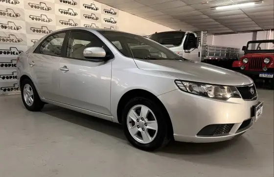 KIA CERATO 1.6 EX2 SEDAN 16V GASOLINA 4P MANUAL KIA CERATO 1.6 EX2 SEDAN 16V GASOLINA 4P MANUAL