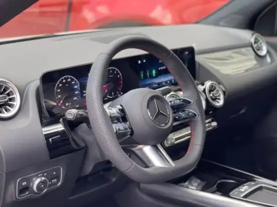 MERCEDES-BENZ-GLA 200-2025