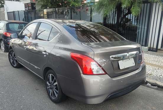 NISSAN-VERSA-2018