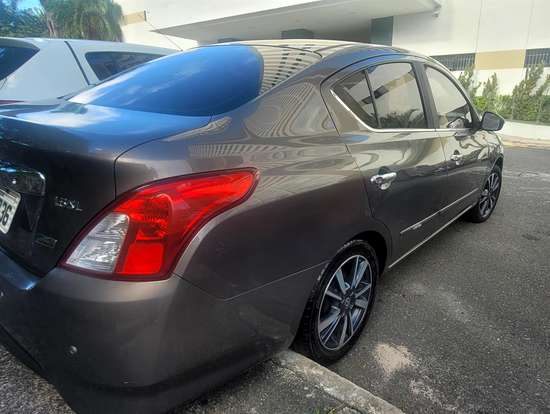 NISSAN-VERSA-2018