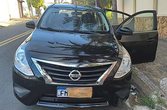NISSAN-VERSA-2017