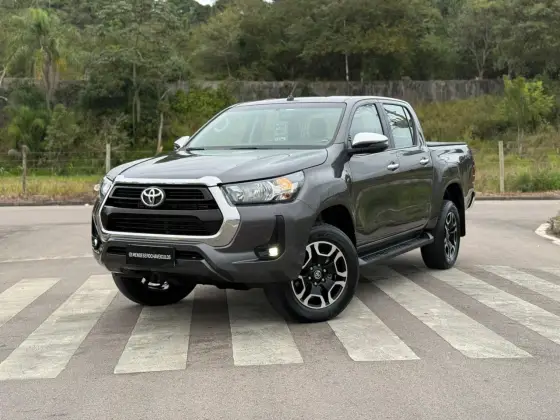 TOYOTA HILUX 2.8 D-4D TURBO DIESEL CD SRV 4X4 AUTOMÁTICO
