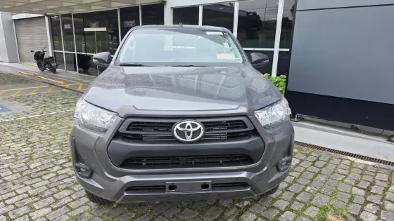 TOYOTA HILUX 2.8 D-4D TURBO DIESEL CD SRV 4X4 AUTOMÁTICO TOYOTA HILUX 2.8 D-4D TURBO DIESEL CD SRV 4X4 AUTOMÁTICO