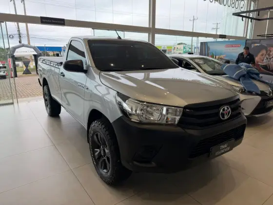 TOYOTA HILUX 2.8 D-4D TURBO DIESEL CS 4X4 MANUAL TOYOTA HILUX 2.8 D-4D TURBO DIESEL CS 4X4 MANUAL