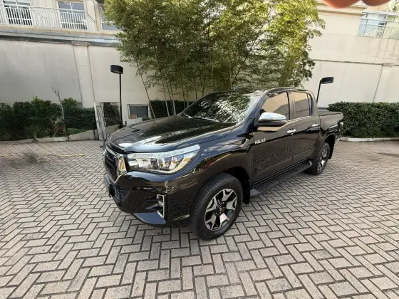 TOYOTA HILUX 2.8 SRX 4X4 CD 16V DIESEL 4P AUTOMÁTICO