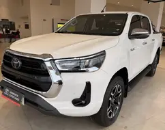 TOYOTA HILUX 2.8 D-4D TURBO DIESEL CD SRX 4X4 AUTOMÁTICO TOYOTA HILUX 2.8 D-4D TURBO DIESEL CD SRX 4X4 AUTOMÁTICO