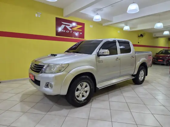 TOYOTA HILUX 3.0 SRV 4X4 CD 16V TURBO INTERCOOLER DIESEL 4P AUTOMÁTICO TOYOTA HILUX 3.0 SRV 4X4 CD 16V TURBO INTERCOOLER DIESEL 4P AUTOMÁTICO