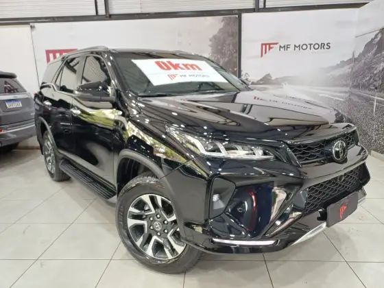 TOYOTA HILUX SW4 2.8 D-4D TURBO DIESEL DIAMOND 7L 4X4 AUTOMÁTICO TOYOTA HILUX SW4 2.8 D-4D TURBO DIESEL DIAMOND 7L 4X4 AUTOMÁTICO