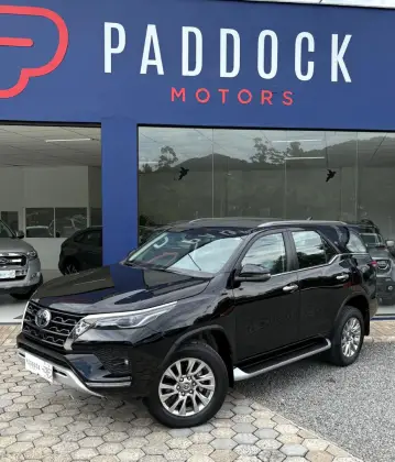 TOYOTA HILUX SW4 2.8 D-4D TURBO DIESEL SRX 4X4 AUTOMÁTICO