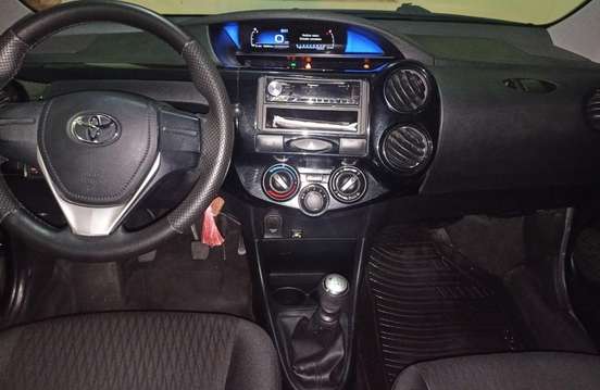 TOYOTA-ETIOS-2017