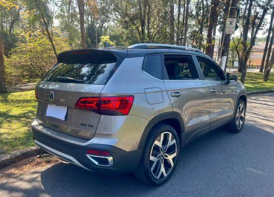 VOLKSWAGEN-TAOS-2023