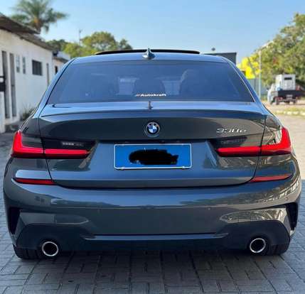 BMW-330e-2022