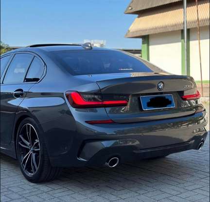 BMW-330e-2022