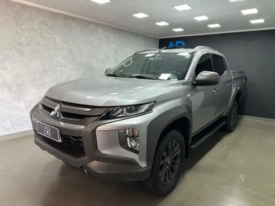 MITSUBISHI L200 TRITON 2.4 16V TURBO DIESEL SPORT OUTDOOR PLUS CD 4P 4X4 AUTOMÁTICO MITSUBISHI L200 TRITON 2.4 16V TURBO DIESEL SPORT OUTDOOR PLUS CD 4P 4X4 AUTOMÁTICO