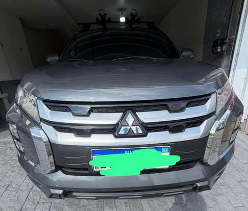 MITSUBISHI-OUTLANDER-2021