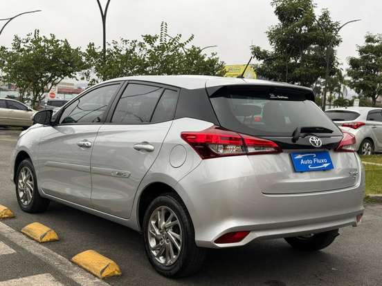 TOYOTA-YARIS-2023