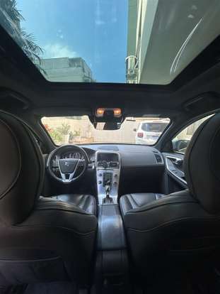 VOLVO-XC60-2017