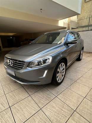 VOLVO-XC60-2017