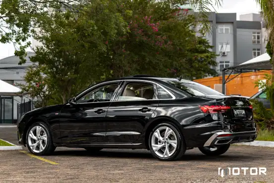 AUDI-A4-2021