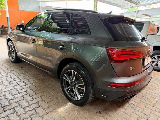 AUDI-Q5-2022