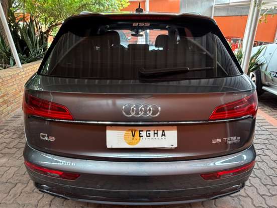 AUDI-Q5-2022