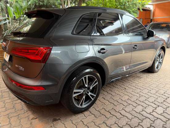 AUDI-Q5-2022