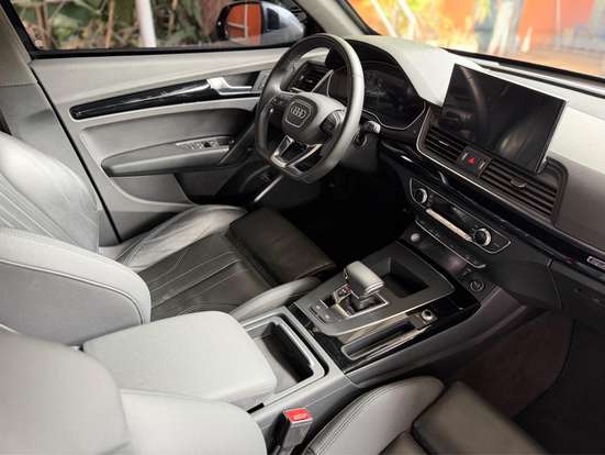AUDI-Q5-2022