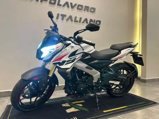 BAJAJ DOMINAR NS400Z BAJAJ DOMINAR NS400Z