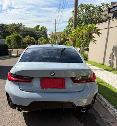 BMW-320i-2023