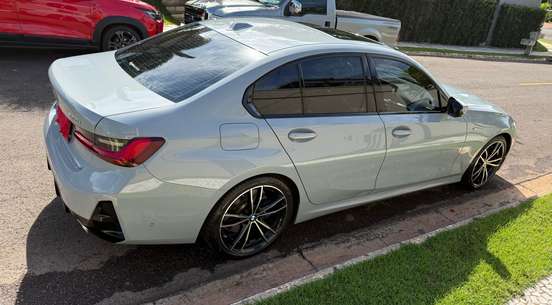 BMW-320i-2023