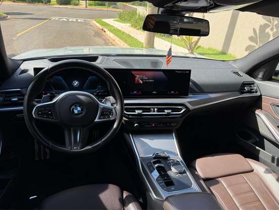 BMW-320i-2023