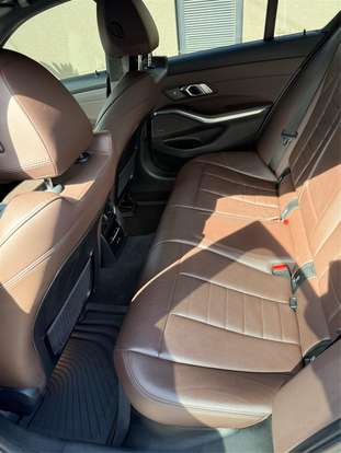 BMW-320i-2023