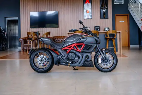 DUCATI DIAVEL CARBON 