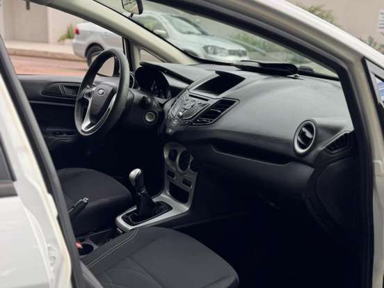 FORD-FIESTA-1.6 SEL SEDAN 16V FLEX 4P MANUAL FORD-FIESTA-2017