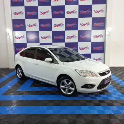 FORD FOCUS 1.6 GLX 8V FLEX 4P MANUAL FORD FOCUS 1.6 GLX 8V FLEX 4P MANUAL