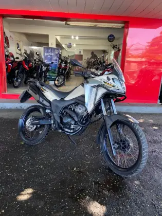 HONDA XRE 300 SAHARA HONDA XRE 300 SAHARA