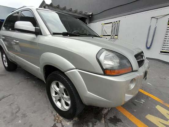 HYUNDAI-TUCSON-2.0 MPFI GL 16V 2WD GASOLINA 4P AUTOMÁTICO HYUNDAI-TUCSON-2011