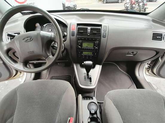 HYUNDAI-TUCSON-2.0 MPFI GL 16V 2WD GASOLINA 4P AUTOMÁTICO HYUNDAI-TUCSON-2011