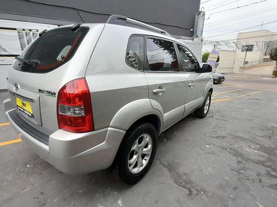 HYUNDAI-TUCSON-2.0 MPFI GL 16V 2WD GASOLINA 4P AUTOMÁTICO HYUNDAI-TUCSON-2011