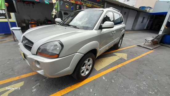 HYUNDAI-TUCSON-2011