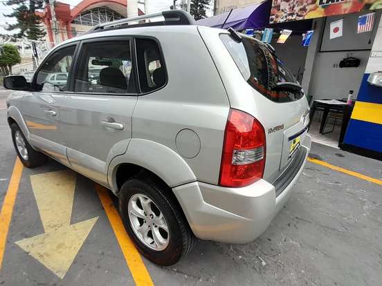 HYUNDAI-TUCSON-2.0 MPFI GL 16V 2WD GASOLINA 4P AUTOMÁTICO HYUNDAI-TUCSON-2011