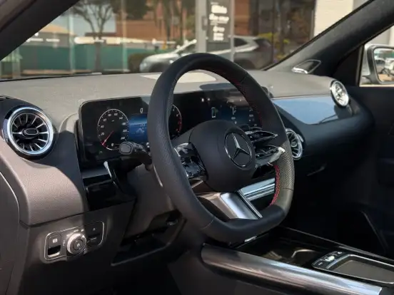 MERCEDES-BENZ-GLA 200-2026
