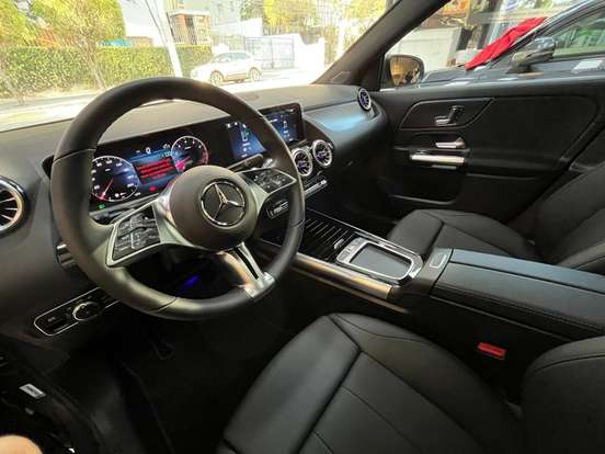 MERCEDES-BENZ-GLA 200-2025