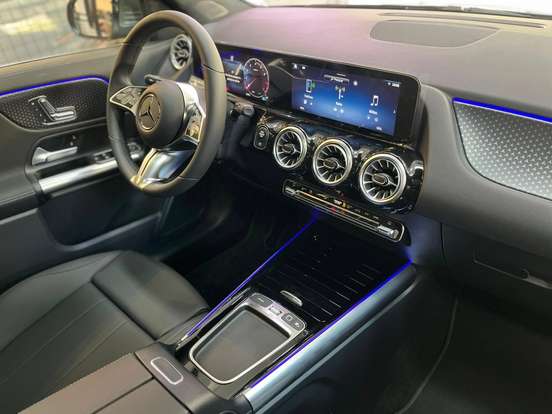 MERCEDES-BENZ-GLA 200-2025