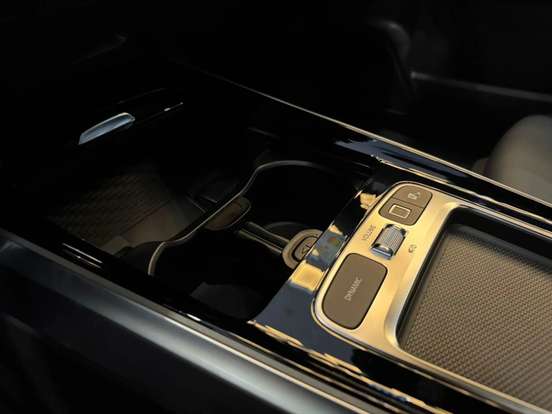 MERCEDES-BENZ-GLB 220-2025