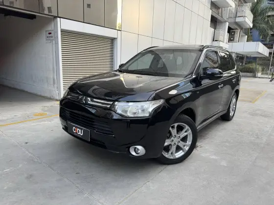 MITSUBISHI OUTLANDER 3.0 GT 4X4 V6 24V GASOLINA 4P AUTOMÁTICO MITSUBISHI OUTLANDER 3.0 GT 4X4 V6 24V GASOLINA 4P AUTOMÁTICO
